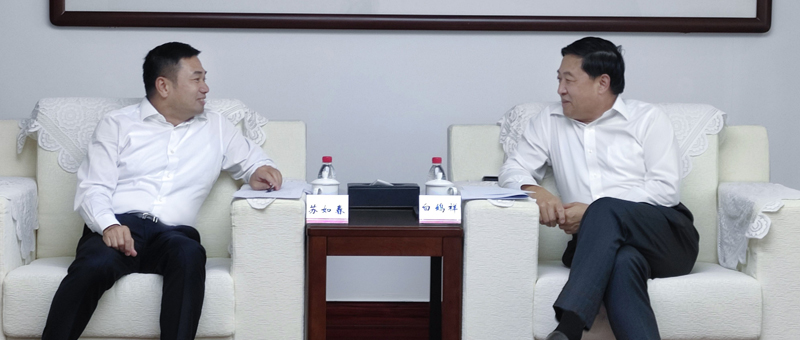 中国人民银行广州分行行长白鹤祥与华农保险董事长苏如春举行工作座谈会